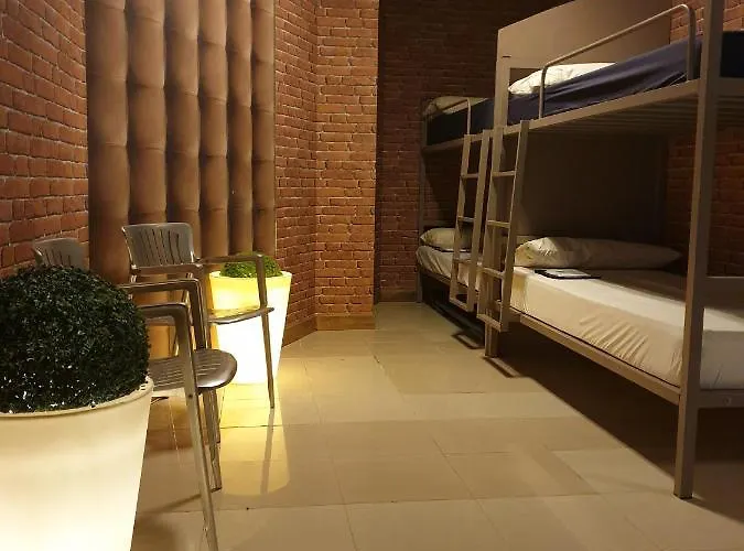 Santo Santiago Hostel *